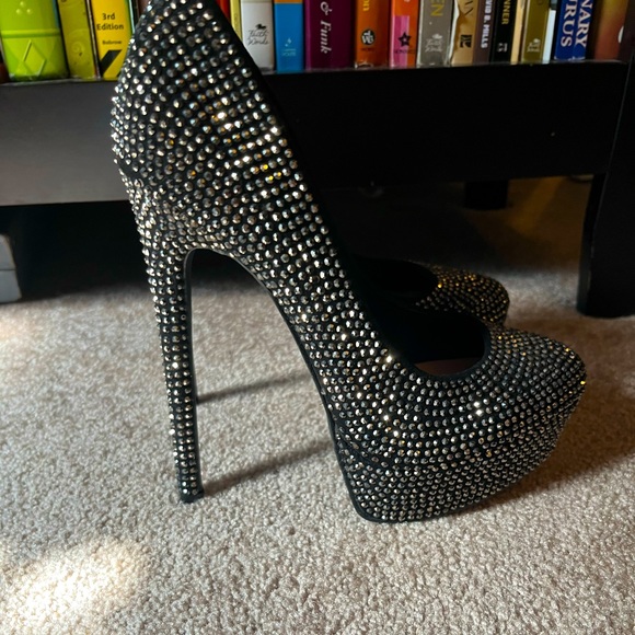 Shoe Dazzle Shoes - Silver and black heels